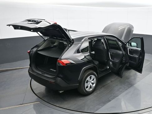 Used 2022 Toyota RAV4 LE image 39