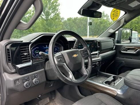 Used 2024 Chevrolet Silverado 2500 LT AWD/4WD image 5