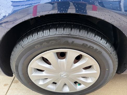 Used 2012 Nissan Versa SV w/ Convenience Pkg image 9