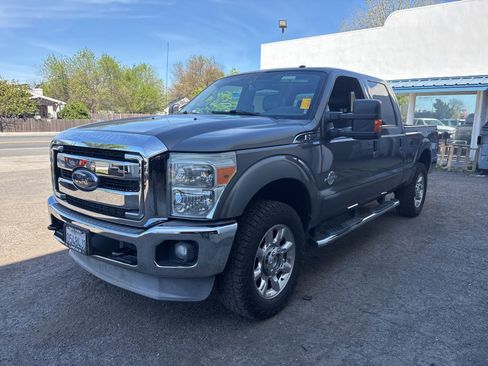 Used 2012 Ford F250 Lariat w/ Lariat Interior Pkg image 2