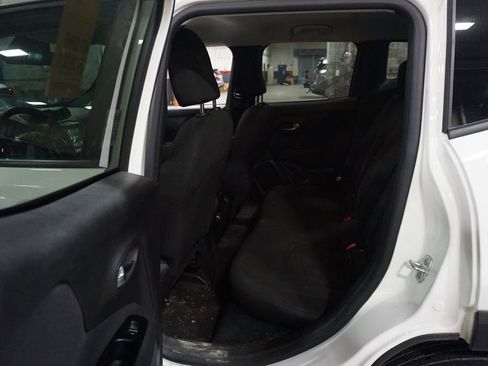 Used 2021 Jeep Renegade Latitude image 15