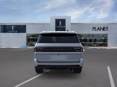 New 2026 Lincoln Navigator Premiere AWD/4WD image 5