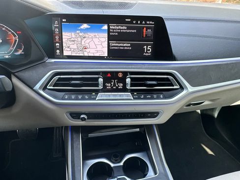Used 2022 BMW X7 xDrive40i w/ M Sport Package AWD/4WD image 19