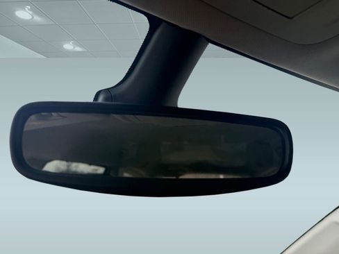 Used 2023 Chrysler Pacifica Touring-L image 16