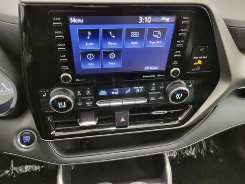 Used 2020 Toyota Highlander XLE image 7