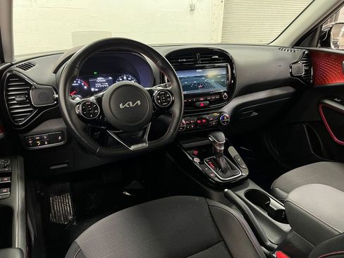 Used 2022 Kia Soul Turbo image 9