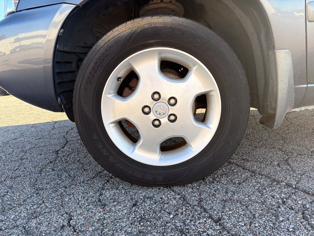 Used 2005 Toyota Highlander 4WD V6 w/ 3rd Row image 11