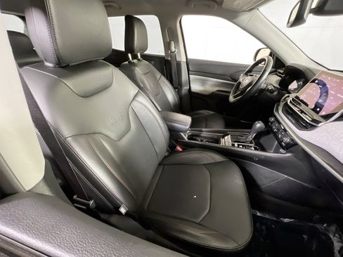 Used 2022 Jeep Compass Latitude image 25