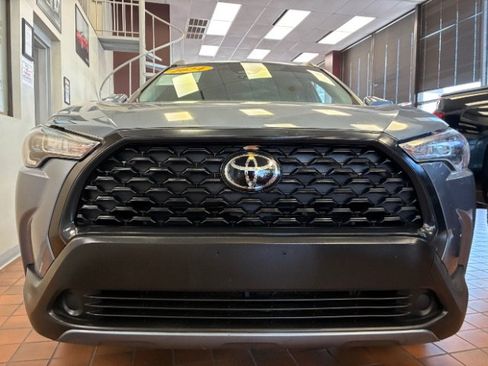 Used 2023 Toyota Corolla Cross LE FWD image 4