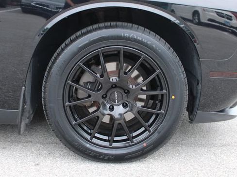 Used 2017 Dodge Challenger SXT RWD image 31