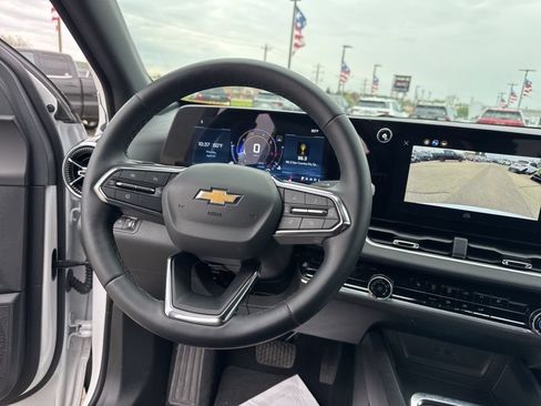 Used 2026 Chevrolet Equinox LT AWD/4WD image 40
