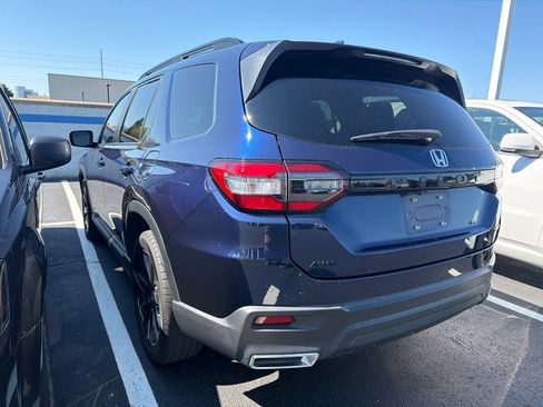 Used 2025 Honda Pilot Sport image 2