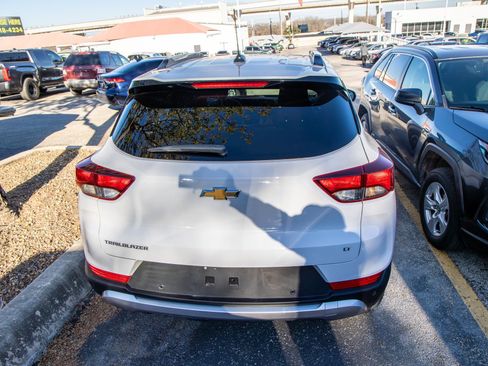 Used 2024 Chevrolet TrailBlazer LT w/ Driver Confidence Package image 9