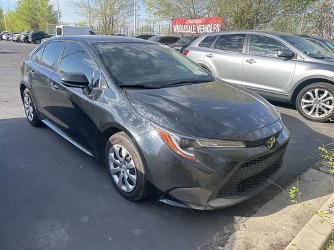 Used 2022 Toyota Corolla LE image 2