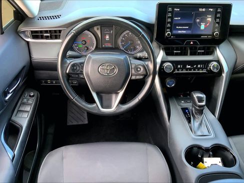 Used 2022 Toyota Venza LE image 5