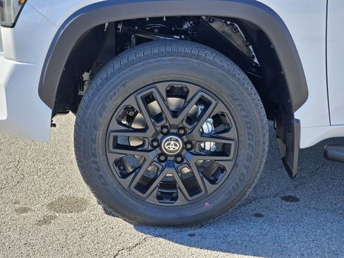 New 2026 Toyota Tundra Limited image 9