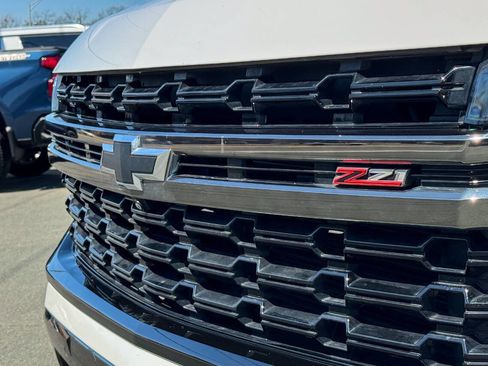 Used 2022 Chevrolet Suburban Z71 w/ Luxury Package AWD/4WD image 10