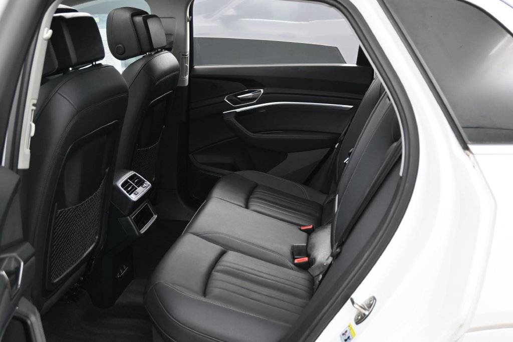 Used 2024 Audi Q8 e-tron Premium Plus w/ Premium Plus Package AWD/4WD image 33