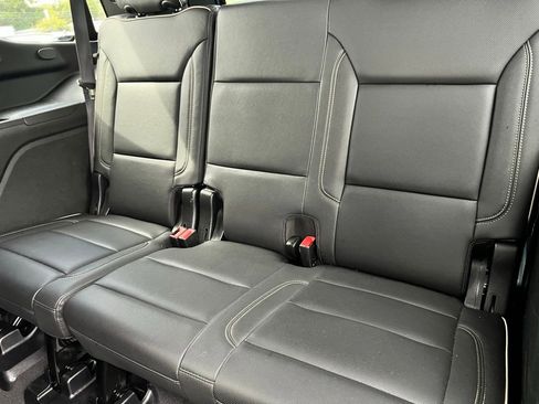 Used 2024 GMC Yukon SLT image 9