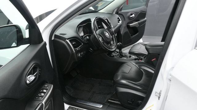 Used 2019 Jeep Cherokee Limited w/ Trailer Tow Group AWD/4WD image 10