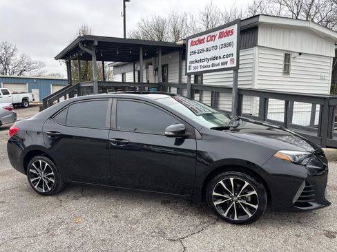 Used 2019 Toyota Corolla SE image 1