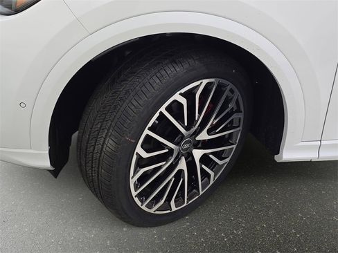 New 2025 Audi SQ5 Premium Plus image 33