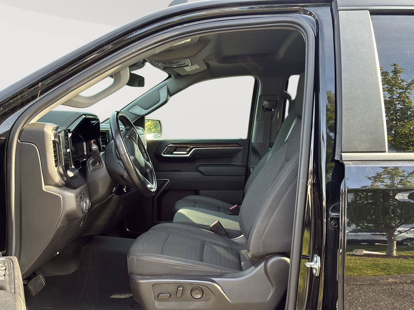 Used 2023 Chevrolet Silverado 1500 LT w/ Protection Package AWD/4WD image 21