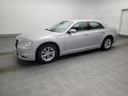 Used 2020 Chrysler 300 Touring image 2