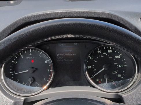 Used 2020 Nissan Rogue SV FWD image 28