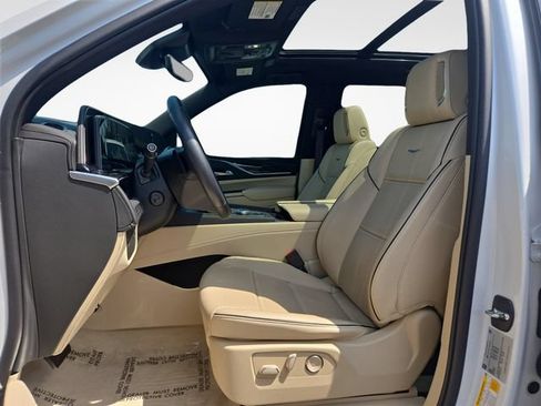 Used 2023 Cadillac Escalade Premium Luxury AWD/4WD image 15
