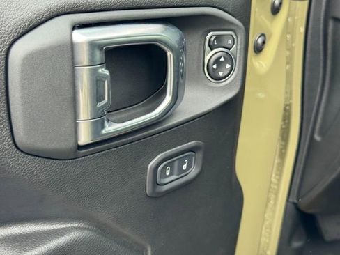 New 2025 Jeep Gladiator Sport image 11