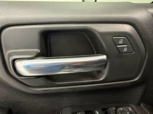 Used 2019 Chevrolet Silverado 1500 Custom w/ Custom Convenience Package AWD/4WD image 26