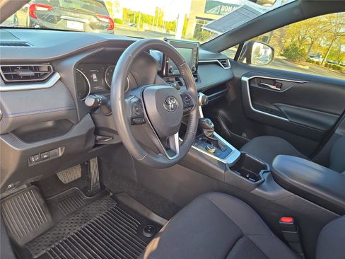 Used 2022 Toyota RAV4 SE image 17