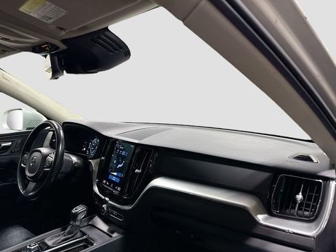Used 2019 Volvo XC60 T5 Momentum w/ Premium Package image 29