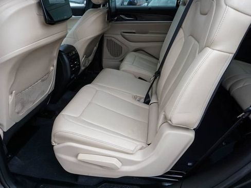 Used 2023 Jeep Grand Cherokee L Limited w/ Luxury Tech Group II AWD/4WD image 21