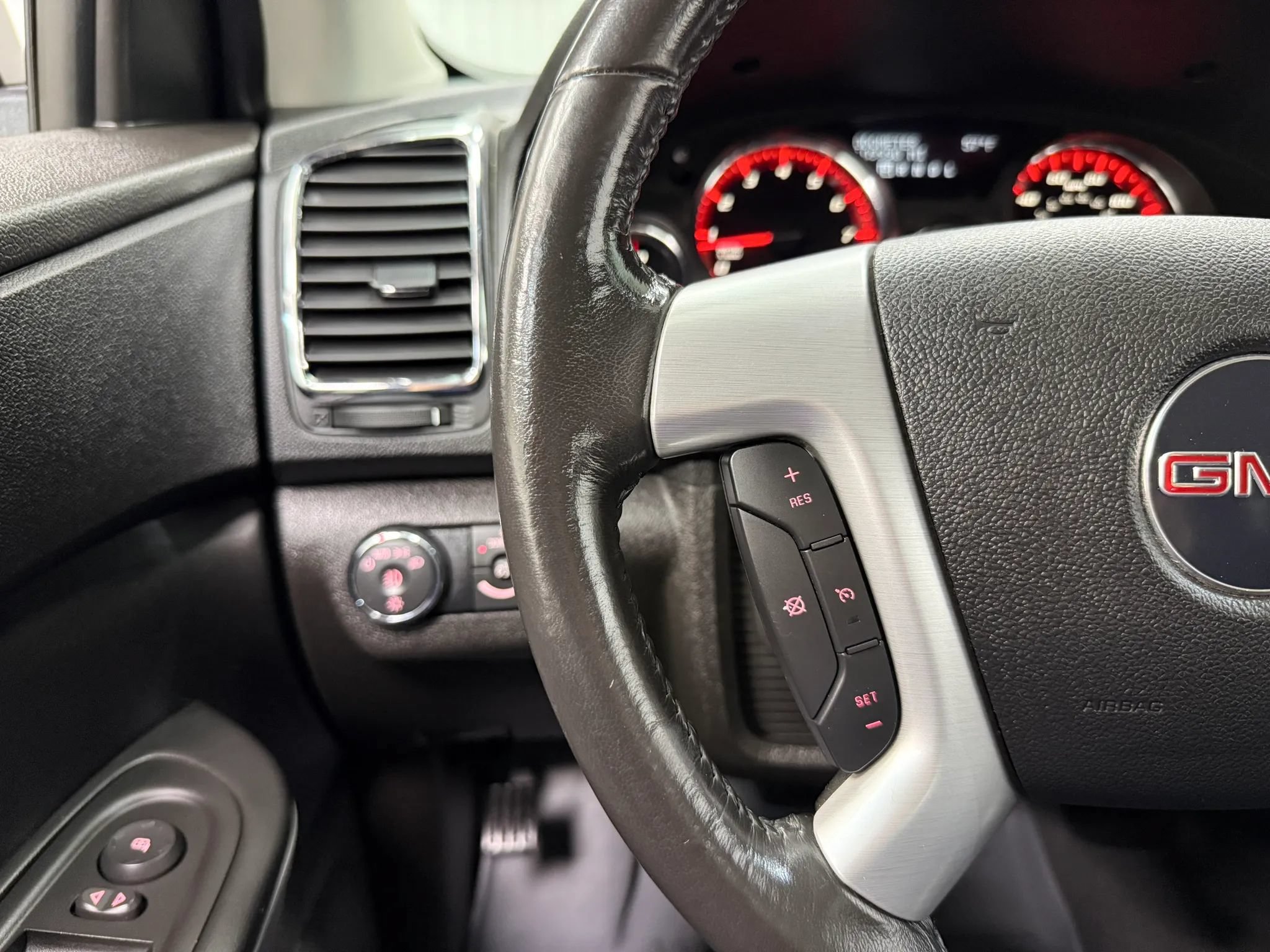 Used 2011 GMC Acadia SLE AWD/4WD image 29