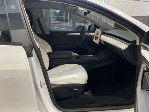 Used 2023 Tesla Model Y Long Range AWD/4WD image 35