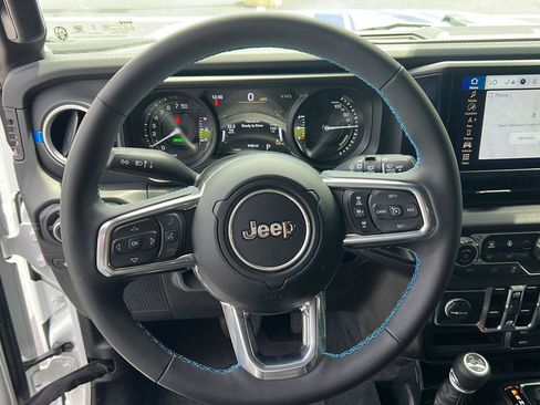 Used 2024 Jeep Wrangler High Altitude AWD/4WD image 12