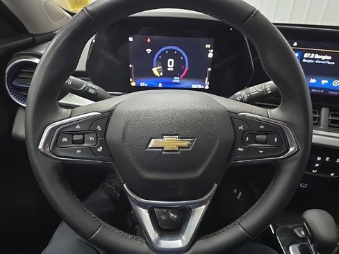 Used 2024 Chevrolet Trax LT w/ Sunroof Package image 19