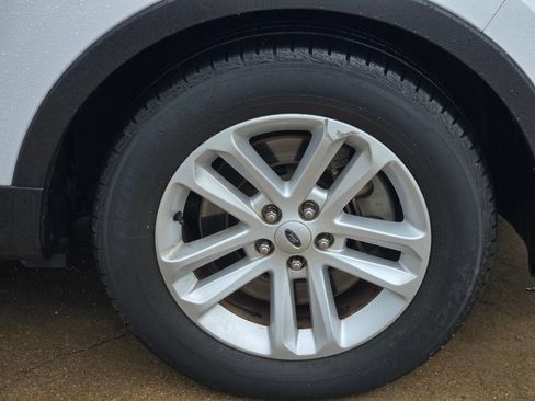 Used 2015 Ford Explorer XLT FWD image 8