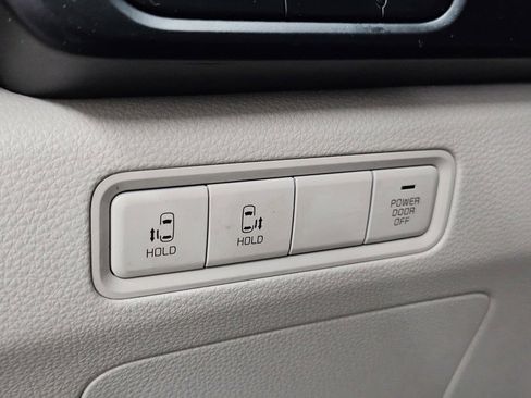 Used 2024 Kia Carnival LX image 27