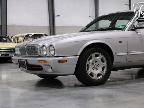 Used 2002 Jaguar XJ8 L RWD image 39