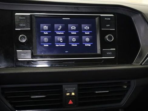 Used 2024 Volkswagen Jetta SE image 21