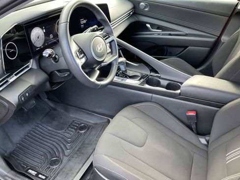Used 2025 Hyundai Elantra SEL image 21