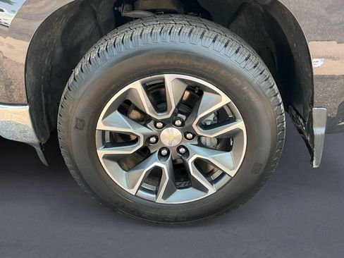 Used 2024 Chevrolet Silverado 1500 LT AWD/4WD image 9