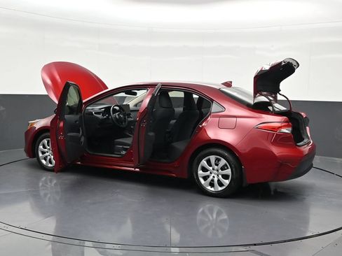 Used 2025 Toyota Corolla LE FWD image 37