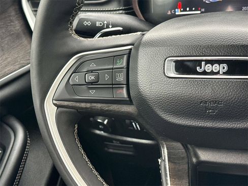 Used 2024 Jeep Grand Cherokee Limited image 14