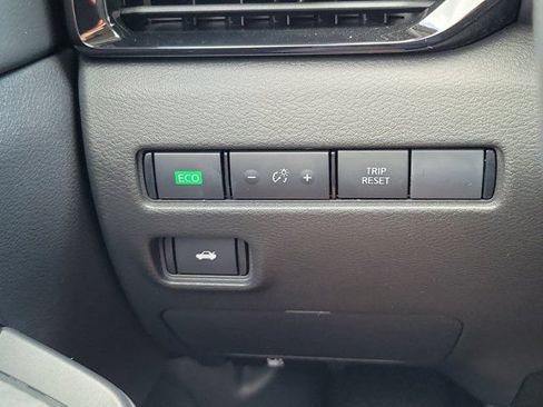 Used 2025 Nissan Sentra SV FWD image 21
