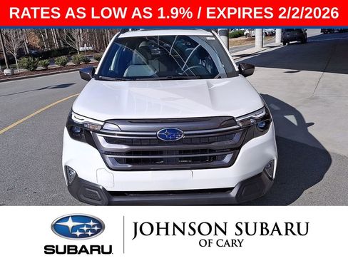 Used 2025 Subaru Forester Premium image 31