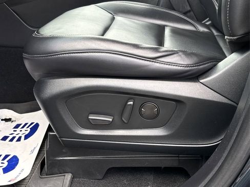 Used 2022 Ford Explorer XLT w/ Equipment Group 202A image 26